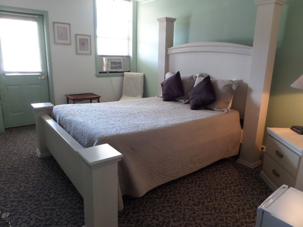 Stone Waters Inn Bellaire Экстерьер фото
