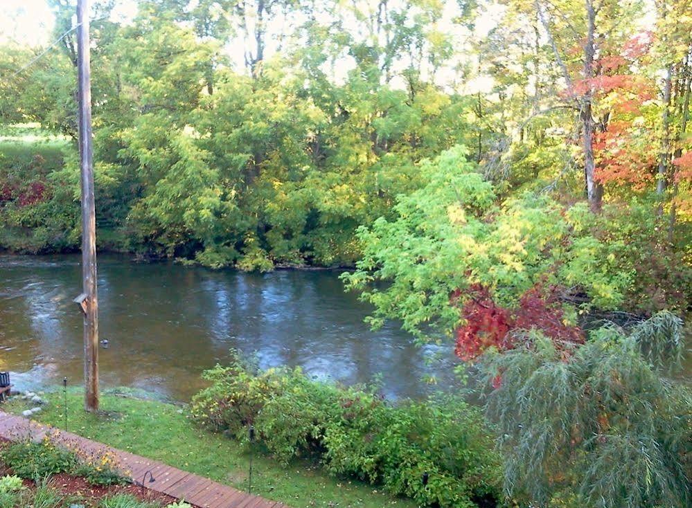 Stone Waters Inn Bellaire Экстерьер фото